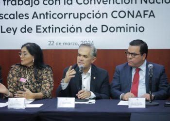 Entrega Abelardo Valenzuela, Fiscal Anticorrupción, en el Senado de la República iniciativa de reforma a Ley Nacional de Extinción de Dominio