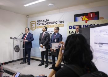 Emite juez orden de aprehensión contra exgobernador de Chihuahua J.C.J.