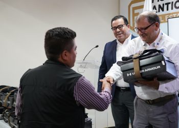 Reafirma FACH su compromiso institucional con entrega de uniformes a personal sustantivo