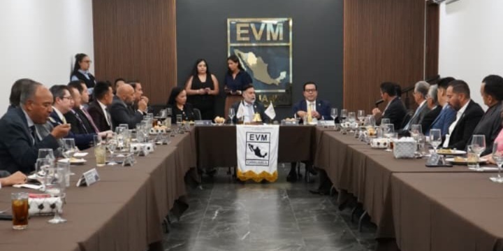 Reconocen empresarios y ejecutivos de Ventas y Mercadotecnia liderazgo de la FACH en el combate a la corrupción
