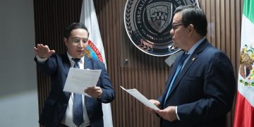 Toma protesta Fiscal a nuevo titular de Transparencia de la FACH